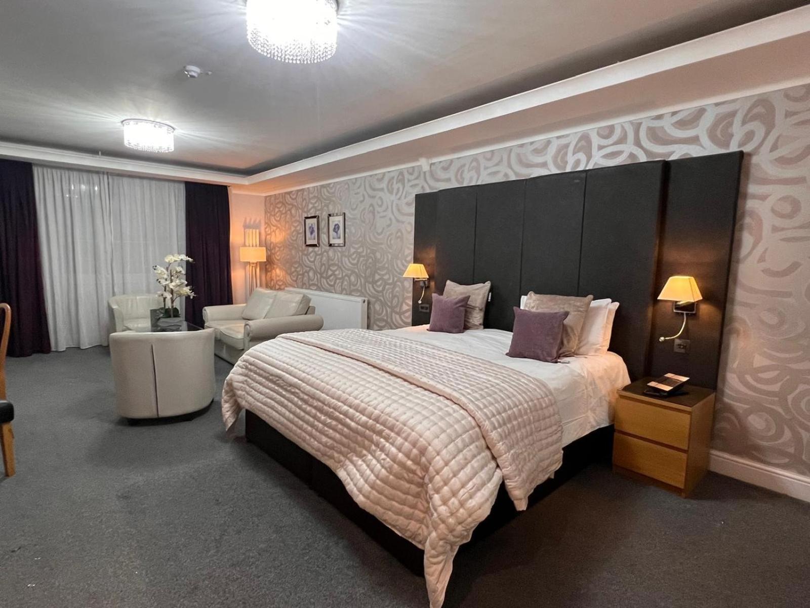 The Diplomat Hotel Restaurant & Spa Llanelli Buitenkant foto