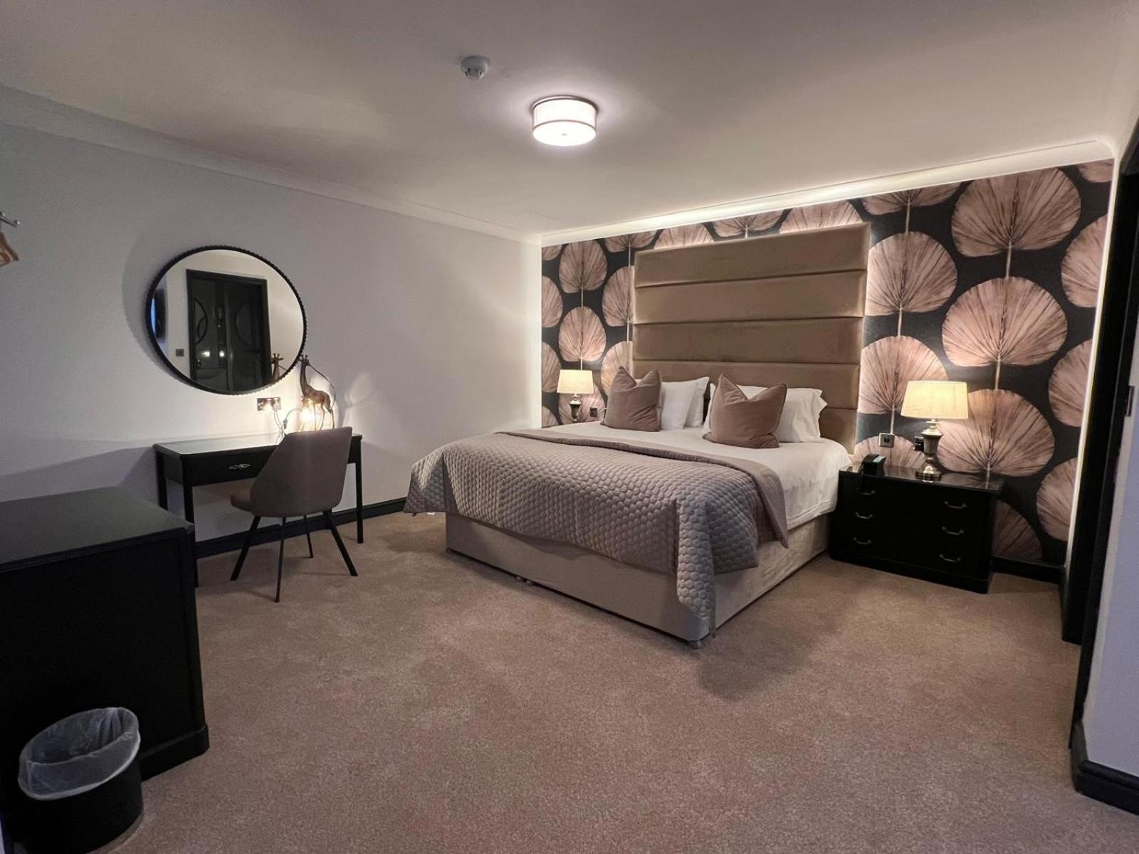 The Diplomat Hotel Restaurant & Spa Llanelli Buitenkant foto